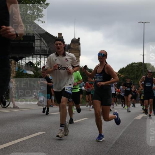 29.06.2025 - hella hamburg halbmarathon Yannick Fuchs http://msf.ph/oto/8365002 29.06.2025 10:53:21 20KM 2006, 2348, 2584, 2677, 2957, 2978, 3114, 3181, 3279, 3425, 3983, 4088, 4592, 4796, 5885, 6087, 6202, 6220, 6438, 7031, 7223, 7287, 8290, 10036, 10587, 10759, 10896, 10943, 11018, 11935, 11938, 12206, 12261, 12564, 12633, 12736, 12862, 13583, 13761, 14567, 14732, 14902, 14928, 14965, 15232, 15240, 15284, 16227, 16341, 16910, 16980, 17017, 17176, 17304, 17503, 17630, 18153, 18327, 18467, 18485, 18716, 18855, 19015, 19160 meine-sportfotos.de