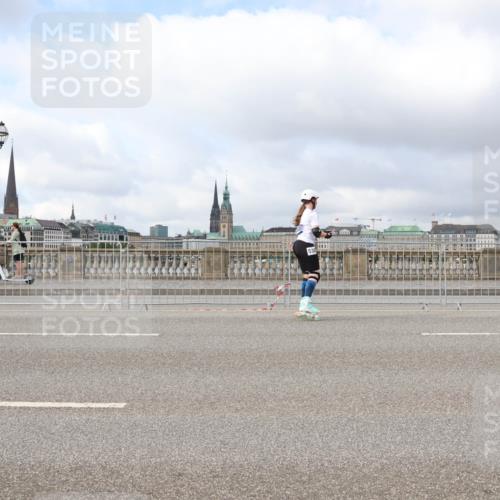 29.06.2025 - hella hamburg halbmarathon Lena Gebhardt http://msf.ph/oto/8365012 29.06.2025 09:10:51 Lombardsbrücke  meine-sportfotos.de