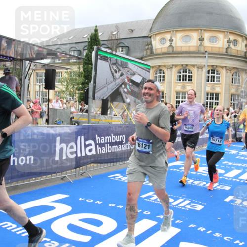 29.06.2025 - hella hamburg halbmarathon Michael Strokosch http://msf.ph/oto/8365029 29.06.2025 10:56:49 Ziel 2378, 3836, 7646, 8825, 8996, 9488, 11870, 13816, 14369, 14461, 15134, 15431, 15712, 16008, 16009, 16043, 16121, 17133, 18634 meine-sportfotos.de
