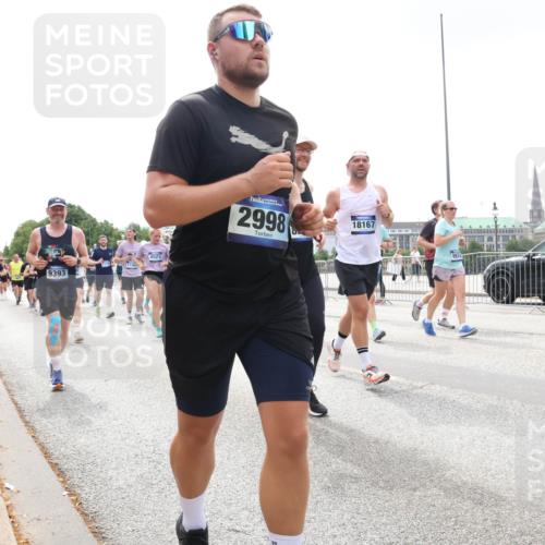 29.06.2025 - hella hamburg halbmarathon Lena Gebhardt http://msf.ph/oto/8365082 29.06.2025 10:39:25 Lombardsbrücke 9393, 4523, 2998, 18167, 1760, 1856, 1883, 2092, 2524, 2534, 2571, 2574, 2578, 2843, 2893, 2976, 2998, 3275, 3353, 3727, 3745, 4410, 4523, 4603, 4609, 4659, 4855, 4882, 5045, 5701, 6062, 6112, 6321, 6342, 6343, 6427, 6428, 6611, 6719, 6726, 6748, 7053, 7125, 7199, 7341, 7501, 7506, 7524, 7589, 7684, 7815, 8203, 8243, 8457, 8783, 8995, 9393, 9420, 9446, 9569, 9698, 9747, 9777, 9974, 9977, 10001, 10072, 10315, 10512, 10516, 13060 meine-sportfotos.de