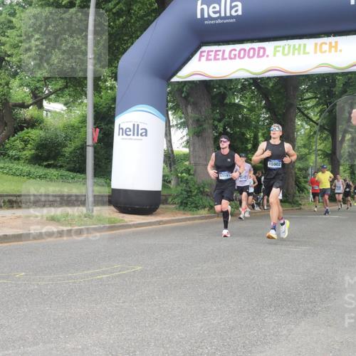 29.06.2025 - hella hamburg halbmarathon KatJ http://msf.ph/oto/8365170 29.06.2025 10:22:57 Zwischen KM18-KM19 1053, 2243, 4246, 5193 meine-sportfotos.de