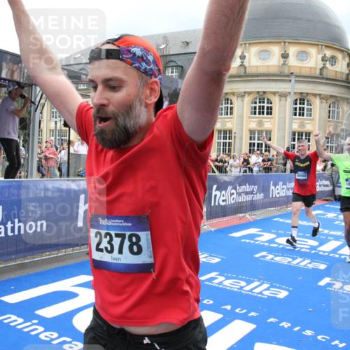 29.06.2025 - hella hamburg halbmarathon Michael Strokosch http://msf.ph/oto/8365221 29.06.2025 10:56:54 Ziel 1955, 2378, 2741, 3836, 5418, 6835, 7716, 8825, 13816, 14461, 16008, 16009, 16620, 16679, 17133 meine-sportfotos.de