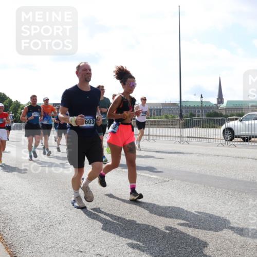 29.06.2025 - hella hamburg halbmarathon Lena Gebhardt http://msf.ph/oto/8365270 29.06.2025 10:01:51 Lombardsbrücke 17670, 18555, 11771, 17136, 424, 603, 1184, 1329, 1364, 1453, 1464, 1653, 1722, 1724, 1729, 1881, 1940, 2167, 2591, 2806, 2957, 3039, 3169, 3199, 3425, 3663, 4286, 4322, 4328, 4649, 4663, 5547, 5570, 5602, 5603, 5675, 5742, 6087, 6166, 6281, 6302, 6327, 6438, 6595, 6921, 7189, 7223, 7243, 7287, 8030, 8191, 8392, 8578, 8691, 8822, 8926, 9230, 9741, 9928, 10177, 10281, 10301, 10882, 10915, 11043, 12316, 14471, 14660, 14677, 16420 meine-sportfotos.de