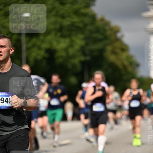 29.06.2025 - hella hamburg halbmarathon Dr. Thomas Lammeyer http://msf.ph/oto/8365303 29.06.2025 10:19:22 Kennedybrücke 1524, 1890, 2110, 2494, 2989, 3417, 3513, 3650, 4007, 4466, 4492, 4494, 5069, 5271, 5739, 5986, 6248, 6287, 6376, 6576, 7452, 7809, 7810, 8237, 8609, 9113, 9423, 9556, 9657, 9847, 9911, 9997, 10775, 10963 meine-sportfotos.de