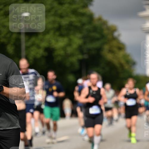 29.06.2025 - hella hamburg halbmarathon Dr. Thomas Lammeyer http://msf.ph/oto/8365330 29.06.2025 10:19:22 Kennedybrücke 1524, 1890, 2110, 2494, 2989, 3417, 3513, 3650, 4007, 4466, 4492, 4494, 5069, 5271, 5739, 5986, 6248, 6287, 6376, 6576, 7452, 7809, 7810, 8237, 8609, 9113, 9423, 9556, 9657, 9847, 9911, 9997, 10775, 10963 meine-sportfotos.de