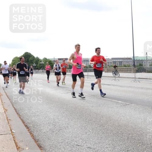 29.06.2025 - hella hamburg halbmarathon Lena Gebhardt http://msf.ph/oto/8365353 29.06.2025 10:14:27 Lombardsbrücke 1406, 6083, 6028, 8892, 1194, 1406, 1728, 1890, 2494, 2990, 3020, 3154, 3756, 3834, 3939, 4032, 4962, 5191, 5670, 5981, 6028, 6083, 6089, 6287, 6366, 7209, 7442, 7802, 7840, 7991, 8001, 8057, 8147, 8409, 8755, 8892, 9556, 9663, 9709, 9845, 9886, 10224, 10610, 11987, 12467, 12938, 13237, 13285, 13788, 14488, 15840, 16126, 17439, 18041, 18236, 18239 meine-sportfotos.de
