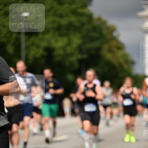 29.06.2025 - hella hamburg halbmarathon Dr. Thomas Lammeyer http://msf.ph/oto/8365359 29.06.2025 10:19:22 Kennedybrücke 1524, 1890, 2110, 2494, 2989, 3417, 3513, 3650, 4007, 4466, 4492, 4494, 5069, 5271, 5739, 5986, 6248, 6287, 6376, 6576, 7452, 7809, 7810, 8237, 8609, 9113, 9423, 9556, 9657, 9847, 9911, 9997, 10775, 10963 meine-sportfotos.de