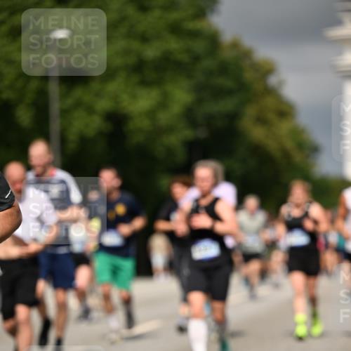 29.06.2025 - hella hamburg halbmarathon Dr. Thomas Lammeyer http://msf.ph/oto/8365384 29.06.2025 10:19:22 Kennedybrücke 1524, 1890, 2110, 2494, 2989, 3417, 3513, 3650, 4007, 4466, 4492, 4494, 5069, 5271, 5739, 5986, 6248, 6287, 6376, 6576, 7452, 7809, 7810, 8237, 8609, 9113, 9423, 9556, 9657, 9847, 9911, 9997, 10775, 10963 meine-sportfotos.de
