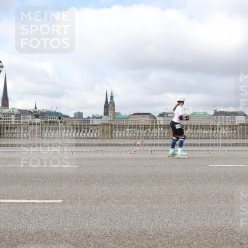 29.06.2025 - hella hamburg halbmarathon Lena Gebhardt http://msf.ph/oto/8365415 29.06.2025 09:10:51 Lombardsbrücke  meine-sportfotos.de