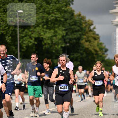 29.06.2025 - hella hamburg halbmarathon Dr. Thomas Lammeyer http://msf.ph/oto/8365416 29.06.2025 10:19:23 Kennedybrücke 1524, 1890, 2110, 2494, 2989, 3417, 3513, 3650, 4007, 4466, 4492, 4494, 5069, 5271, 5739, 5986, 6248, 6287, 6376, 6576, 7452, 7809, 7810, 8237, 8609, 9113, 9423, 9556, 9657, 9847, 9997, 10775, 10963 meine-sportfotos.de