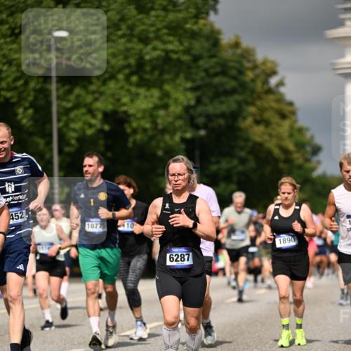 29.06.2025 - hella hamburg halbmarathon Dr. Thomas Lammeyer http://msf.ph/oto/8365421 29.06.2025 10:19:23 Kennedybrücke 1524, 1890, 2110, 2494, 2989, 3417, 3513, 3650, 4007, 4466, 4492, 4494, 5069, 5271, 5739, 5986, 6248, 6287, 6376, 6576, 7452, 7809, 7810, 8237, 8609, 9113, 9423, 9556, 9657, 9847, 9997, 10775, 10963 meine-sportfotos.de