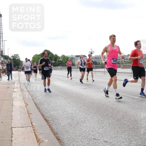 29.06.2025 - hella hamburg halbmarathon Lena Gebhardt http://msf.ph/oto/8365425 29.06.2025 10:14:28 Lombardsbrücke 8892, 6083, 602, 1194, 1406, 1728, 1890, 2494, 2990, 3020, 3154, 3756, 3834, 3939, 4032, 4962, 5191, 5670, 5981, 6028, 6083, 6089, 6287, 6366, 6935, 7209, 7442, 7802, 7840, 7991, 8001, 8057, 8147, 8409, 8755, 8892, 9556, 9663, 9709, 9845, 9886, 10224, 10610, 11987, 12467, 12938, 13237, 13285, 13788, 14488, 15840, 16126, 17439, 18041, 18236, 18239 meine-sportfotos.de