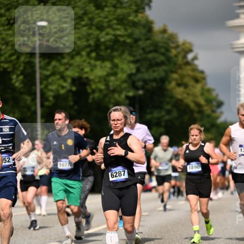 29.06.2025 - hella hamburg halbmarathon Dr. Thomas Lammeyer http://msf.ph/oto/8365432 29.06.2025 10:19:23 Kennedybrücke 1524, 1890, 2110, 2494, 2989, 3417, 3513, 3650, 4007, 4466, 4492, 4494, 5069, 5271, 5739, 5986, 6248, 6287, 6376, 6576, 7452, 7809, 7810, 8237, 8609, 9113, 9423, 9556, 9657, 9847, 9997, 10775, 10963 meine-sportfotos.de