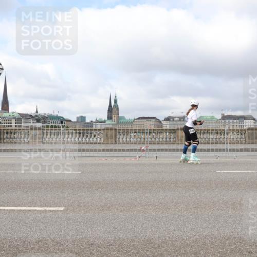 29.06.2025 - hella hamburg halbmarathon Lena Gebhardt http://msf.ph/oto/8365457 29.06.2025 09:10:51 Lombardsbrücke  meine-sportfotos.de