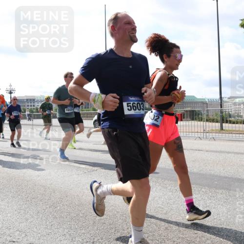 29.06.2025 - hella hamburg halbmarathon Lena Gebhardt http://msf.ph/oto/8365478 29.06.2025 10:01:51 Lombardsbrücke 17670, 11771, 7136, 1729, 16424, 1184, 5603, 02, 1184, 1329, 1364, 1453, 1464, 1653, 1722, 1724, 1729, 1881, 1940, 2167, 2591, 2806, 2957, 3039, 3169, 3199, 3425, 3663, 4286, 4322, 4328, 4649, 4663, 5547, 5570, 5602, 5603, 5675, 5742, 6087, 6166, 6281, 6302, 6327, 6438, 6595, 6921, 7189, 7223, 7243, 7287, 8030, 8191, 8392, 8578, 8691, 8822, 8926, 9230, 9741, 9928, 10177, 10281, 10301, 10882, 10915, 11043, 12316, 14471, 14660, 14677, 16420 meine-sportfotos.de