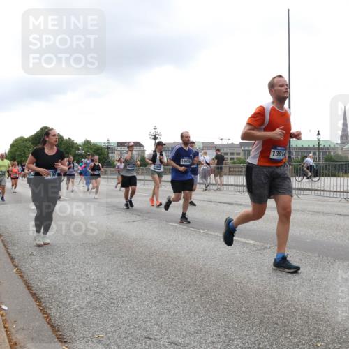 29.06.2025 - hella hamburg halbmarathon Lena Gebhardt http://msf.ph/oto/8365481 29.06.2025 10:48:34 Lombardsbrücke 16693, 10059, 13914, 1142, 1157, 1167, 1174, 1175, 1584, 1645, 2037, 2195, 2418, 2437, 2438, 2475, 2627, 2650, 2716, 2756, 2909, 2958, 3224, 3320, 3504, 3661, 3679, 3933, 4588, 5010, 5585, 5781, 5952, 6143, 7203, 7532, 7947, 7948, 8461, 8521, 8719, 8760, 8948, 9552, 9775, 9787, 9921, 10059, 10145, 10204, 10366, 10524, 10654, 10656, 11364, 11365, 11742, 11781, 13814, 13845, 15715, 16498, 16499, 16701 meine-sportfotos.de