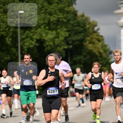 29.06.2025 - hella hamburg halbmarathon Dr. Thomas Lammeyer http://msf.ph/oto/8365486 29.06.2025 10:19:24 Kennedybrücke 1524, 1890, 2110, 2494, 2720, 2989, 3417, 3513, 3650, 4007, 4466, 4492, 4494, 5069, 5271, 5739, 5986, 6248, 6287, 6376, 6576, 7452, 7809, 7810, 8237, 8609, 9113, 9423, 9556, 9657, 9847, 9997, 10775, 10963 meine-sportfotos.de