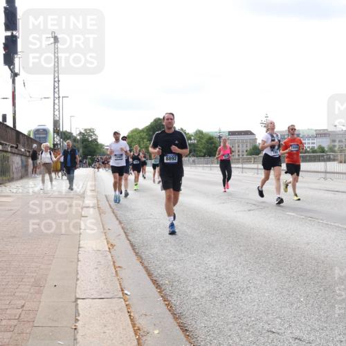 29.06.2025 - hella hamburg halbmarathon Lena Gebhardt http://msf.ph/oto/8365524 29.06.2025 10:14:28 Lombardsbrücke 12467, 8892, 1406, 608, 1194, 1406, 1728, 1890, 2494, 2990, 3020, 3154, 3756, 3834, 3939, 4032, 4962, 5191, 5670, 5981, 6028, 6083, 6089, 6287, 6366, 6935, 7209, 7442, 7802, 7840, 7991, 8001, 8057, 8147, 8409, 8755, 8892, 9556, 9663, 9709, 9845, 9886, 10224, 10610, 11987, 12467, 12938, 13237, 13285, 13788, 14488, 15840, 16126, 17439, 18041, 18236, 18239 meine-sportfotos.de