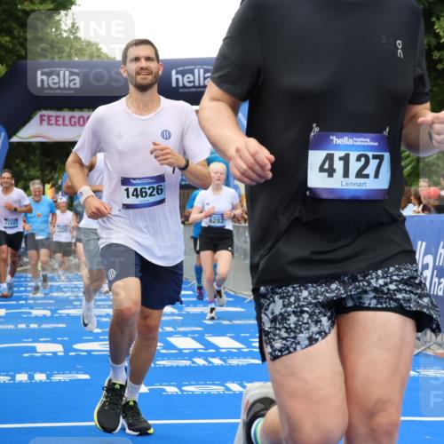29.06.2025 - hella hamburg halbmarathon Strokosch-Dieckow http://msf.ph/oto/8365571 29.06.2025 10:50:29 Ziel 1399, 1750, 3414, 4127, 4247, 4346, 5447, 6282, 6795, 7397, 7786, 8153, 8576, 8899, 9057, 11214, 11455, 12035, 12624, 13812, 14626, 15519, 15803, 16806, 17179, 17247, 17319, 18006, 18394 meine-sportfotos.de