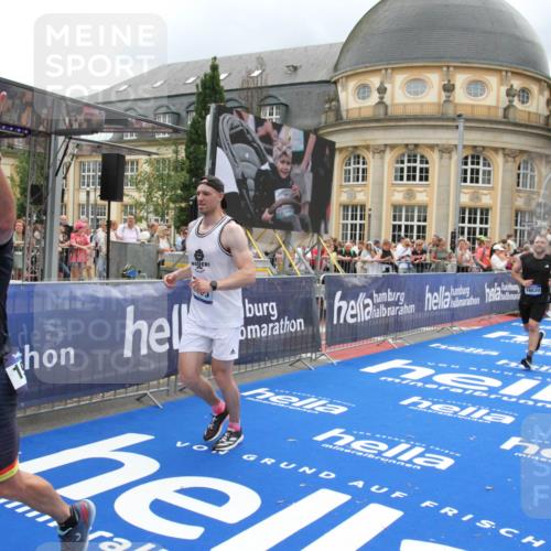 29.06.2025 - hella hamburg halbmarathon Michael Strokosch http://msf.ph/oto/8365588 29.06.2025 10:56:59 Ziel 1955, 2282, 2741, 2759, 5033, 5418, 6835, 7716, 8669, 11043, 11212, 11638, 14678, 15097, 16470, 16620, 16679 meine-sportfotos.de