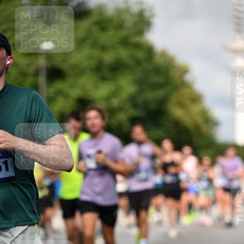 29.06.2025 - hella hamburg halbmarathon Dr. Thomas Lammeyer http://msf.ph/oto/8365591 29.06.2025 09:56:57 Kennedybrücke 1163, 1176, 1391, 1558, 1735, 1759, 2048, 2213, 2234, 2365, 2402, 2590, 2623, 2788, 2970, 3146, 3186, 3304, 3907, 4091, 4310, 4553, 4997, 5022, 5623, 5624, 5692, 6071, 6081, 6203, 6375, 6460, 6712, 7147, 7204, 7322, 7448, 7450, 7765, 8063, 8704, 8819, 9232, 9303, 9305, 9374, 9534, 9544, 9585, 9794, 10208, 10246, 10313, 11094, 11153, 11291 meine-sportfotos.de