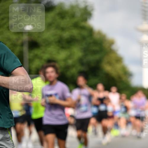 29.06.2025 - hella hamburg halbmarathon Dr. Thomas Lammeyer http://msf.ph/oto/8365605 29.06.2025 09:56:57 Kennedybrücke 1163, 1176, 1391, 1558, 1735, 1759, 2048, 2213, 2234, 2365, 2402, 2590, 2623, 2788, 2970, 3146, 3186, 3304, 3907, 4091, 4310, 4553, 4997, 5022, 5623, 5624, 5692, 6071, 6081, 6203, 6375, 6460, 6712, 7147, 7204, 7322, 7448, 7450, 7765, 8063, 8704, 8819, 9232, 9303, 9305, 9374, 9534, 9544, 9585, 9794, 10208, 10246, 10313, 11094, 11153, 11291 meine-sportfotos.de