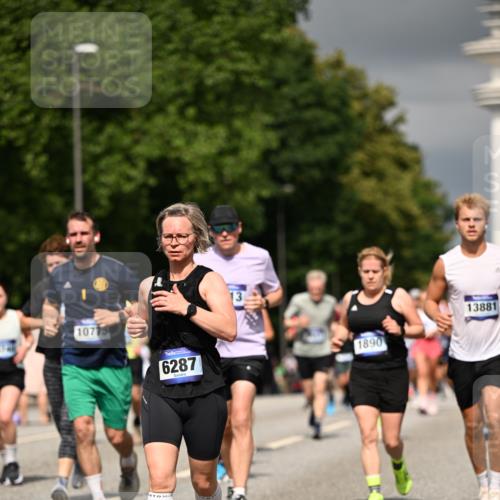 29.06.2025 - hella hamburg halbmarathon Dr. Thomas Lammeyer http://msf.ph/oto/8365618 29.06.2025 10:19:24 Kennedybrücke 1524, 1890, 2110, 2494, 2720, 2989, 3417, 3513, 3650, 4007, 4466, 4492, 4494, 5069, 5271, 5739, 5986, 6248, 6287, 6376, 6576, 7452, 7809, 7810, 8237, 8609, 9113, 9423, 9556, 9657, 9847, 9997, 10775, 10963 meine-sportfotos.de