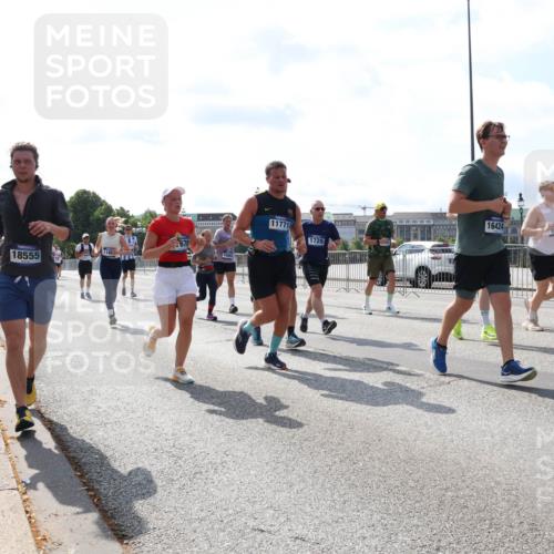 29.06.2025 - hella hamburg halbmarathon Lena Gebhardt http://msf.ph/oto/8365668 29.06.2025 10:01:52 Lombardsbrücke 18555, 670, 11771, 1729, 16424, 1184, 1329, 1364, 1453, 1464, 1653, 1722, 1724, 1729, 1881, 1940, 2167, 2591, 2806, 2957, 3039, 3169, 3199, 3425, 3663, 4286, 4322, 4328, 4663, 5547, 5570, 5602, 5603, 5675, 5742, 6087, 6166, 6281, 6302, 6327, 6438, 6595, 6921, 7031, 7189, 7223, 7243, 7287, 8030, 8191, 8392, 8578, 8691, 8822, 8926, 9230, 9741, 9928, 10177, 10281, 10301, 10882, 10915, 11043, 12315, 12316, 14471, 14660, 14677, 16420 meine-sportfotos.de