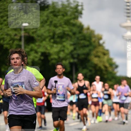 29.06.2025 - hella hamburg halbmarathon Dr. Thomas Lammeyer http://msf.ph/oto/8365741 29.06.2025 09:56:58 Kennedybrücke 1163, 1176, 1391, 1558, 1759, 2048, 2213, 2234, 2365, 2402, 2590, 2623, 2788, 3004, 3146, 3186, 4091, 4310, 4553, 4997, 5022, 5623, 5624, 5692, 6071, 6081, 6203, 6375, 6460, 6712, 7147, 7204, 7322, 7448, 7450, 7765, 8063, 8704, 8819, 9126, 9232, 9303, 9305, 9374, 9534, 9544, 9585, 9794, 10208, 10246, 10313, 11094, 11153, 11291 meine-sportfotos.de