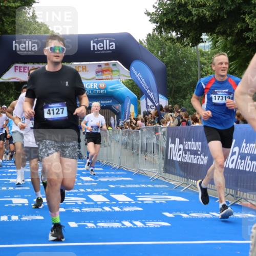29.06.2025 - hella hamburg halbmarathon Strokosch-Dieckow http://msf.ph/oto/8365757 29.06.2025 10:50:28 Ziel 1750, 3414, 4127, 4247, 5447, 6282, 6795, 7397, 8153, 8576, 8899, 11214, 11455, 12035, 12624, 13812, 14626, 15803, 16806, 17179, 17247, 17319, 18006, 18394 meine-sportfotos.de