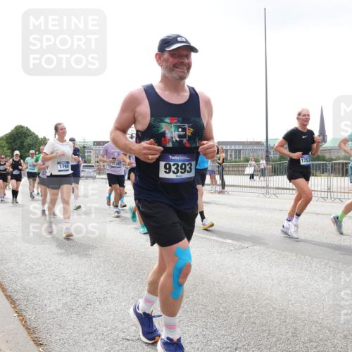 29.06.2025 - hella hamburg halbmarathon Lena Gebhardt http://msf.ph/oto/8365766 29.06.2025 10:39:27 Lombardsbrücke 3727, 1760, 117, 9393, 17536, 1760, 1856, 1883, 2092, 2571, 2574, 2578, 2843, 2893, 2976, 2998, 3275, 3353, 3727, 3745, 4298, 4410, 4523, 4603, 4609, 4659, 4855, 4882, 5045, 5701, 6062, 6112, 6321, 6342, 6343, 6427, 6428, 6611, 6719, 6726, 6748, 7053, 7125, 7199, 7341, 7429, 7501, 7506, 7524, 7589, 7684, 7815, 8203, 8243, 8457, 8995, 9393, 9420, 9446, 9569, 9698, 9747, 9777, 9974, 9977, 10001, 10072, 10315, 10512, 10516, 13060 meine-sportfotos.de