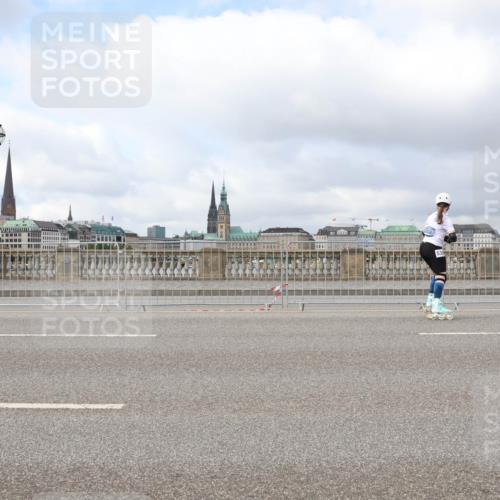 29.06.2025 - hella hamburg halbmarathon Lena Gebhardt http://msf.ph/oto/8365805 29.06.2025 09:10:52 Lombardsbrücke  meine-sportfotos.de
