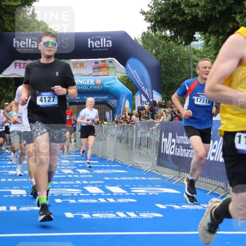 29.06.2025 - hella hamburg halbmarathon Strokosch-Dieckow http://msf.ph/oto/8365832 29.06.2025 10:50:28 Ziel 1750, 3414, 4127, 4247, 5447, 6282, 6795, 7397, 8153, 8576, 8899, 11214, 11455, 12035, 12624, 13812, 14626, 15803, 16806, 17179, 17247, 17319, 18006, 18394 meine-sportfotos.de