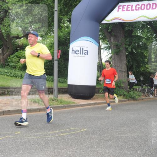 29.06.2025 - hella hamburg halbmarathon KatJ http://msf.ph/oto/8365889 29.06.2025 10:23:02 Zwischen KM18-KM19 1053, 1080, 5193, 6305 meine-sportfotos.de