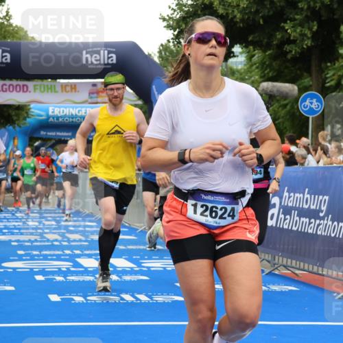 29.06.2025 - hella hamburg halbmarathon Strokosch-Dieckow http://msf.ph/oto/8365902 29.06.2025 10:50:26 Ziel 3414, 4127, 4247, 5447, 6282, 6795, 7397, 8153, 8576, 8899, 11214, 11455, 12035, 12624, 13812, 14034, 14626, 15803, 16806, 17179, 17247, 17319, 18394 meine-sportfotos.de