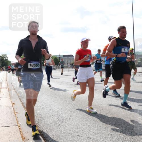 29.06.2025 - hella hamburg halbmarathon Lena Gebhardt http://msf.ph/oto/8365936 29.06.2025 10:01:53 Lombardsbrücke 4328, 18555, 1186, 9230, 11771, 1184, 1329, 1364, 1453, 1464, 1653, 1722, 1724, 1729, 1881, 1940, 2167, 2591, 2806, 2957, 3039, 3169, 3199, 3663, 4286, 4322, 4328, 4663, 5547, 5570, 5602, 5603, 5675, 5742, 6166, 6281, 6302, 6322, 6327, 6438, 6595, 6921, 7031, 7189, 7223, 7243, 8030, 8191, 8392, 8578, 8691, 8822, 8926, 9230, 9741, 9928, 10177, 10281, 10301, 10882, 10915, 11043, 11938, 12315, 12316, 14471, 14660, 14677, 16420 meine-sportfotos.de