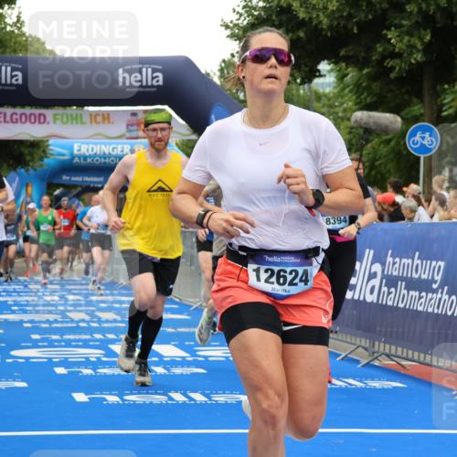 29.06.2025 - hella hamburg halbmarathon Strokosch-Dieckow http://msf.ph/oto/8365966 29.06.2025 10:50:26 Ziel 3414, 4127, 4247, 5447, 6282, 6795, 7397, 8153, 8576, 8899, 11214, 11455, 12035, 12624, 13812, 14034, 14626, 15803, 16806, 17179, 17247, 17319, 18394 meine-sportfotos.de