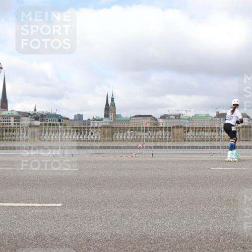 29.06.2025 - hella hamburg halbmarathon Lena Gebhardt http://msf.ph/oto/8366009 29.06.2025 09:10:52 Lombardsbrücke  meine-sportfotos.de