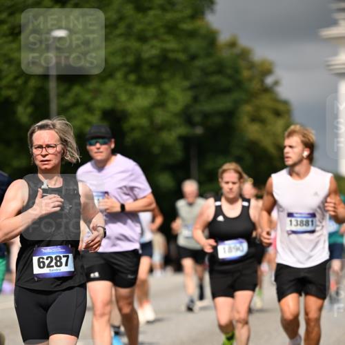 29.06.2025 - hella hamburg halbmarathon Dr. Thomas Lammeyer http://msf.ph/oto/8366021 29.06.2025 10:19:25 Kennedybrücke 1890, 2110, 2494, 2720, 2989, 3417, 3513, 4007, 4466, 4492, 4494, 5069, 5271, 5739, 5986, 6248, 6287, 6376, 6576, 7452, 7809, 7810, 8237, 8609, 9113, 9423, 9556, 9657, 9847, 9997, 10775, 10963 meine-sportfotos.de