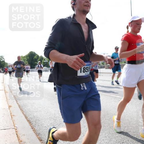 29.06.2025 - hella hamburg halbmarathon Lena Gebhardt http://msf.ph/oto/8366039 29.06.2025 10:01:53 Lombardsbrücke 1855, 10882, 9230, 17136, 29, 1184, 1329, 1364, 1453, 1464, 1653, 1722, 1724, 1729, 1881, 1940, 2167, 2591, 2806, 2957, 3039, 3169, 3199, 3663, 4286, 4322, 4328, 4663, 5547, 5570, 5602, 5603, 5675, 5742, 6166, 6281, 6302, 6322, 6327, 6438, 6595, 6921, 7031, 7189, 7223, 7243, 8030, 8191, 8392, 8578, 8691, 8822, 8926, 9230, 9741, 9928, 10177, 10281, 10301, 10882, 10915, 11043, 11938, 12315, 12316, 14471, 14660, 14677, 16420 meine-sportfotos.de