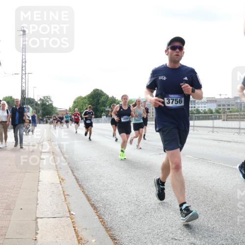 29.06.2025 - hella hamburg halbmarathon Lena Gebhardt http://msf.ph/oto/8366045 29.06.2025 10:14:32 Lombardsbrücke 1890, 10224, 3756, 1194, 1406, 1728, 1890, 2046, 2494, 2990, 3020, 3154, 3454, 3691, 3756, 3834, 3939, 4032, 5191, 5670, 5981, 6028, 6083, 6089, 6287, 6366, 6935, 7209, 7442, 7802, 7840, 7991, 8001, 8055, 8057, 8147, 8409, 8755, 8892, 9173, 9556, 9663, 9709, 9845, 9886, 10224, 10391, 10610, 12467, 12938, 13237, 13285, 13788, 14488, 15840, 16126, 18236, 18239 meine-sportfotos.de