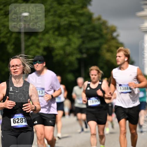 29.06.2025 - hella hamburg halbmarathon Dr. Thomas Lammeyer http://msf.ph/oto/8366065 29.06.2025 10:19:25 Kennedybrücke 1890, 2110, 2494, 2720, 2989, 3417, 3513, 4007, 4466, 4492, 4494, 5069, 5271, 5739, 5986, 6248, 6287, 6376, 6576, 7452, 7809, 7810, 8237, 8609, 9113, 9423, 9556, 9657, 9847, 9997, 10775, 10963 meine-sportfotos.de