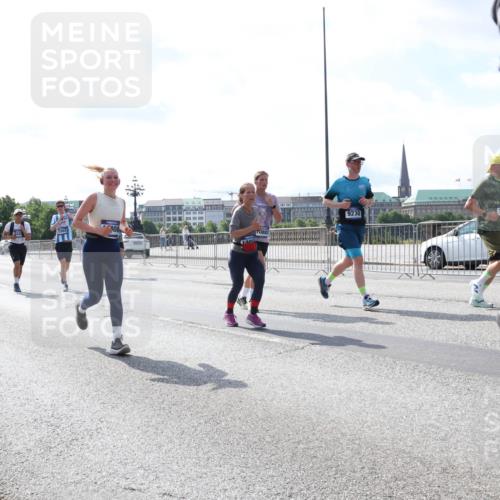29.06.2025 - hella hamburg halbmarathon Lena Gebhardt http://msf.ph/oto/8366085 29.06.2025 10:01:54 Lombardsbrücke 4328, 908, 9230, 1184, 1329, 1364, 1432, 1453, 1464, 1653, 1722, 1724, 1729, 1881, 1940, 2167, 2591, 2806, 2957, 3039, 3169, 3199, 3663, 4286, 4322, 4328, 4663, 4985, 5547, 5570, 5602, 5603, 5742, 6166, 6281, 6302, 6322, 6327, 6438, 6595, 6921, 7031, 7189, 7223, 7243, 8030, 8191, 8392, 8578, 8691, 8822, 8926, 9230, 9741, 9928, 10177, 10281, 10301, 10882, 10915, 11043, 11938, 12315, 12316, 14471, 14660, 14677, 16420 meine-sportfotos.de
