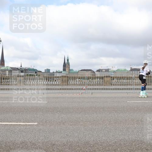29.06.2025 - hella hamburg halbmarathon Lena Gebhardt http://msf.ph/oto/8366117 29.06.2025 09:10:52 Lombardsbrücke  meine-sportfotos.de