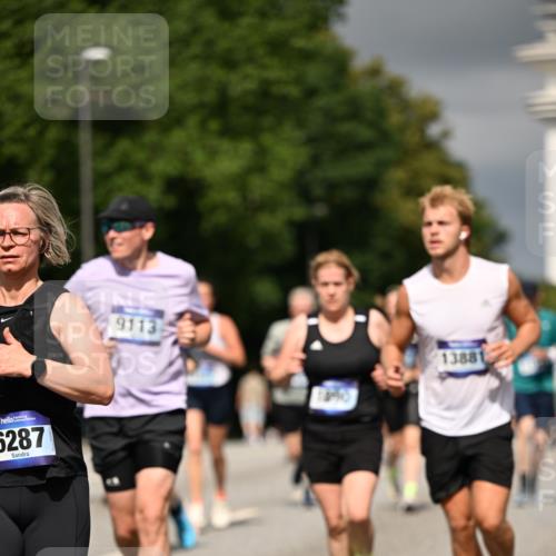 29.06.2025 - hella hamburg halbmarathon Dr. Thomas Lammeyer http://msf.ph/oto/8366118 29.06.2025 10:19:25 Kennedybrücke 1890, 2110, 2494, 2720, 2989, 3417, 3513, 4007, 4466, 4492, 4494, 5069, 5271, 5739, 5986, 6248, 6287, 6376, 6576, 7452, 7809, 7810, 8237, 8609, 9113, 9423, 9556, 9657, 9847, 9997, 10775, 10963 meine-sportfotos.de