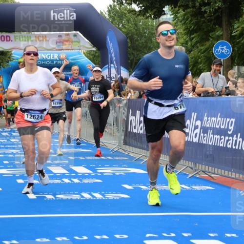 29.06.2025 - hella hamburg halbmarathon Strokosch-Dieckow http://msf.ph/oto/8366138 29.06.2025 10:50:25 Ziel 3414, 4127, 4247, 5447, 6282, 6795, 7397, 8153, 8899, 11455, 12035, 12624, 12949, 13812, 14034, 14626, 16242, 16806, 17247, 17319, 18394 meine-sportfotos.de