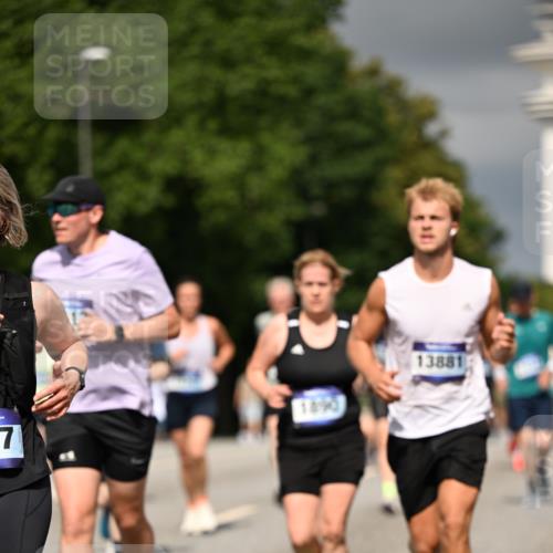 29.06.2025 - hella hamburg halbmarathon Dr. Thomas Lammeyer http://msf.ph/oto/8366169 29.06.2025 10:19:26 Kennedybrücke 1890, 2110, 2494, 2720, 2989, 3417, 4007, 4466, 4492, 4494, 5069, 5271, 5739, 5986, 6248, 6287, 6376, 6576, 7452, 7809, 7810, 8237, 8609, 9113, 9423, 9556, 9657, 9847, 9997, 10775, 10963 meine-sportfotos.de