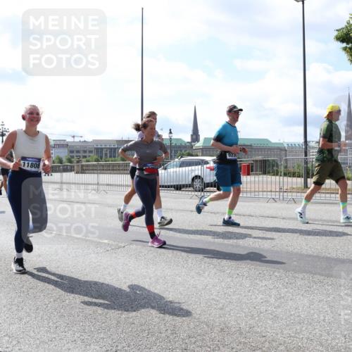 29.06.2025 - hella hamburg halbmarathon Lena Gebhardt http://msf.ph/oto/8366232 29.06.2025 10:01:54 Lombardsbrücke 11808, 9230, 1184, 1329, 1364, 1432, 1453, 1464, 1653, 1722, 1724, 1729, 1881, 1940, 2167, 2591, 2806, 2957, 3039, 3169, 3199, 3663, 4286, 4322, 4328, 4663, 4985, 5547, 5570, 5602, 5603, 5742, 6166, 6281, 6302, 6322, 6327, 6438, 6595, 6921, 7031, 7189, 7223, 7243, 8030, 8191, 8392, 8578, 8691, 8822, 8926, 9230, 9741, 9928, 10177, 10281, 10301, 10882, 10915, 11043, 11938, 12315, 12316, 14471, 14660, 14677, 16420 meine-sportfotos.de