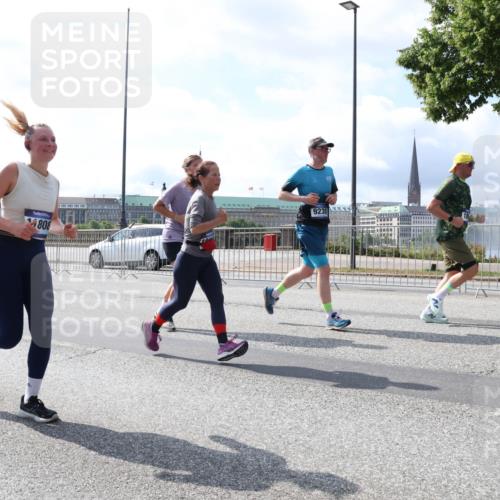 29.06.2025 - hella hamburg halbmarathon Lena Gebhardt http://msf.ph/oto/8366269 29.06.2025 10:01:54 Lombardsbrücke 808, 9230, 1184, 1329, 1364, 1432, 1453, 1464, 1653, 1722, 1724, 1729, 1881, 1940, 2167, 2591, 2806, 2957, 3039, 3169, 3199, 3663, 4286, 4322, 4328, 4663, 4985, 5547, 5570, 5602, 5603, 5742, 6166, 6281, 6302, 6322, 6327, 6438, 6595, 6921, 7031, 7189, 7223, 7243, 8030, 8191, 8392, 8578, 8691, 8822, 8926, 9230, 9741, 9928, 10177, 10281, 10301, 10882, 10915, 11043, 11938, 12315, 12316, 14471, 14660, 14677, 16420 meine-sportfotos.de