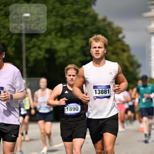 29.06.2025 - hella hamburg halbmarathon Dr. Thomas Lammeyer http://msf.ph/oto/8366284 29.06.2025 10:19:26 Kennedybrücke 1890, 2110, 2494, 2720, 2989, 3417, 4007, 4466, 4492, 4494, 5069, 5271, 5739, 5986, 6248, 6287, 6376, 6576, 7452, 7809, 7810, 8237, 8609, 9113, 9423, 9556, 9657, 9847, 9997, 10775, 10963 meine-sportfotos.de